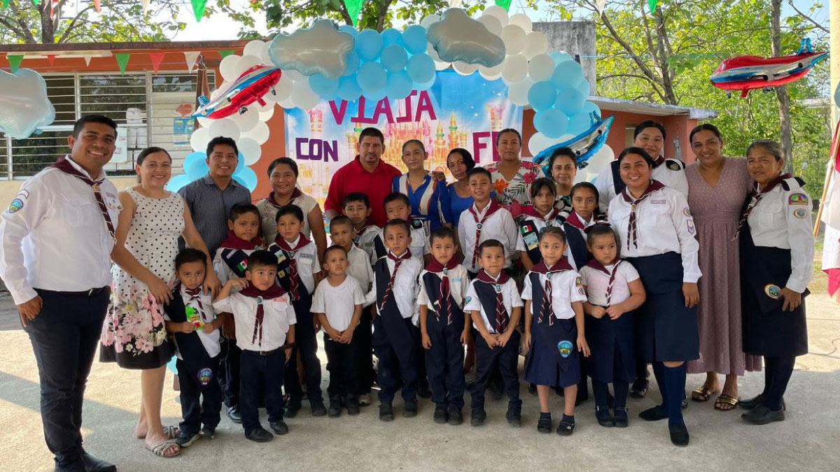 Familia realizando actividades en casa